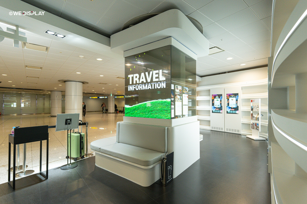 인천공항 여행자 센터 투명 OLED-08