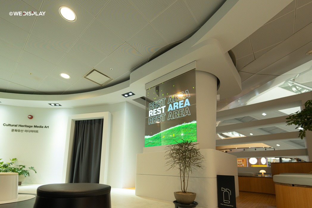 인천공항 여행자 센터 투명 OLED-09